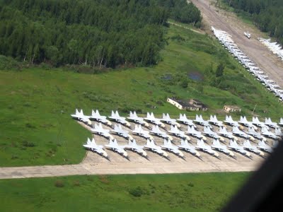 Mi avión de combate favorito es el F-22 RAPTOR; aunque tampoco me disguta nada el F-18 HORNET. Si les 130