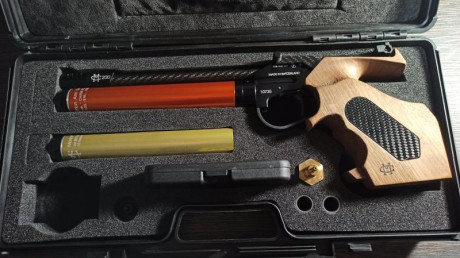 buenos dias,vendo pistola MORINI CM 200 en un estado impoluto cacha talla L sin ningun tipo de retoque,
tiene 00