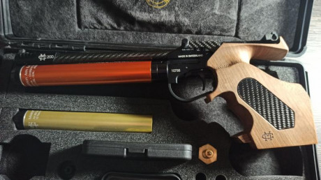 buenos dias,vendo pistola MORINI CM 200 en un estado impoluto cacha talla L sin ningun tipo de retoque,
tiene 12
