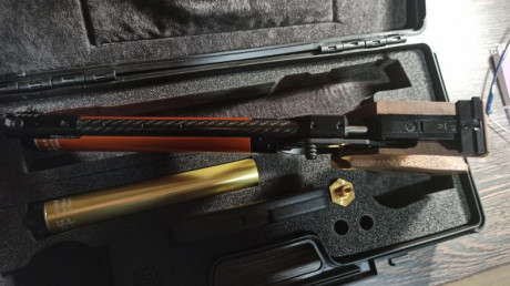 buenos dias,vendo pistola MORINI CM 200 en un estado impoluto cacha talla L sin ningun tipo de retoque,
tiene 11