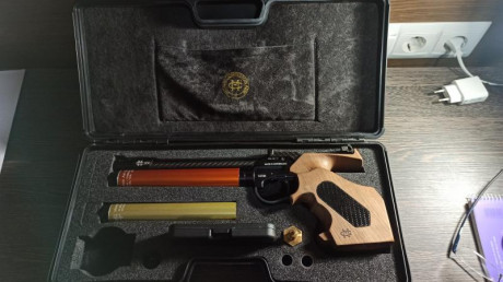 buenos dias,vendo pistola MORINI CM 200 en un estado impoluto cacha talla L sin ningun tipo de retoque,
tiene 21