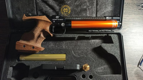 buenos dias,vendo pistola MORINI CM 200 en un estado impoluto cacha talla L sin ningun tipo de retoque,
tiene 20