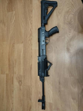 Lo dicho, pongo con gran pesar mi CZ VZ 858 calibre .222R. El rifle esta bastante equipado, como se ve 01