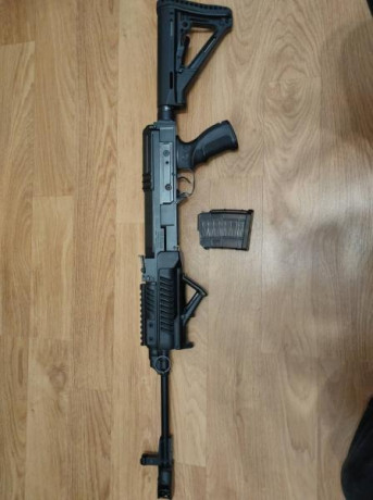 Lo dicho, pongo con gran pesar mi CZ VZ 858 calibre .222R. El rifle esta bastante equipado, como se ve 00