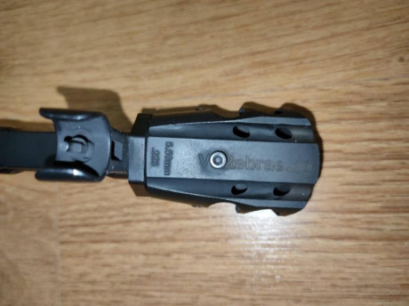 Lo dicho, pongo con gran pesar mi CZ VZ 858 calibre .222R. El rifle esta bastante equipado, como se ve 22