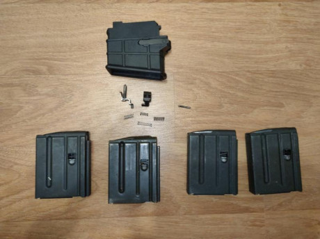 Lo dicho, pongo con gran pesar mi CZ VZ 858 calibre .222R. El rifle esta bastante equipado, como se ve 30