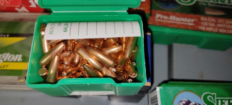 Lo dicho, pongo con gran pesar mi CZ VZ 858 calibre .222R. El rifle esta bastante equipado, como se ve 40