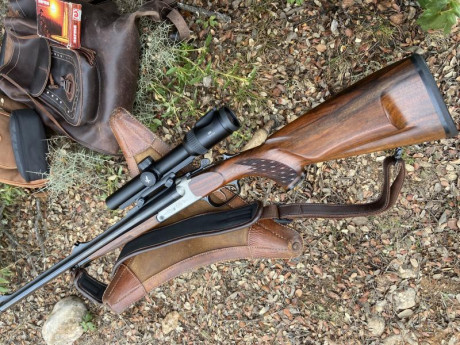 Precioso rifle express paralelo en calibre 9,3x74R. regulables en convergencia para un óptimo centrado 00