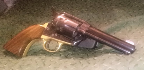 Buenos días. Al que le pueda interesar:
Se venden dos revólveres Avancarga: Colt 1851 Navy Pietta (réplica,) 11