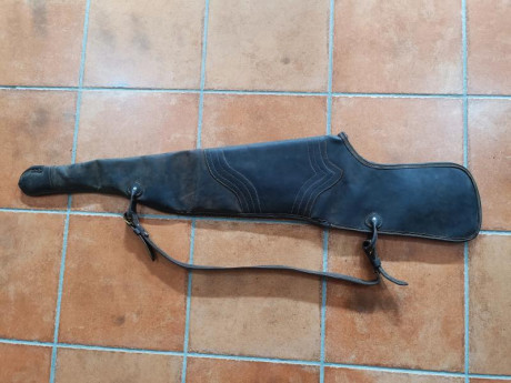 Un amigo me pide que le anuncie varias cosas.

Funda de piel/cuero para rifle con visor.
Interior de borreguito.
Incluye 01