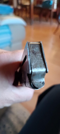 Vendo curioso cargador de gran capacidad 9mm largo, lleva la leyenda grabada de 16 cartuchos supongo, 70