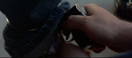 Compañeros,

En vista de las ganas de algunos (Elcafe, Wilcow, Vrakk, etc) por adivinar armas de películas 70