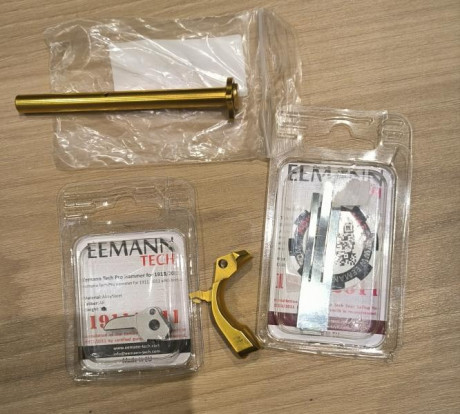 Accesorios 1911 / 2011:

- Guia 5" corredera nitrurado
- Seguro de empuñadura nitrurado
- martillo 00