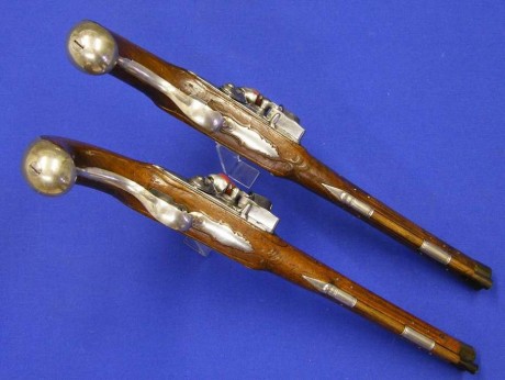 Voy a colocar unas fotos de un arma larga alemana de llave de mecha del siglo XVI. 152