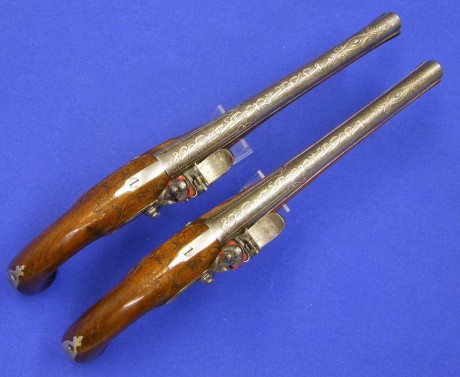 Voy a colocar unas fotos de un arma larga alemana de llave de mecha del siglo XVI. 151