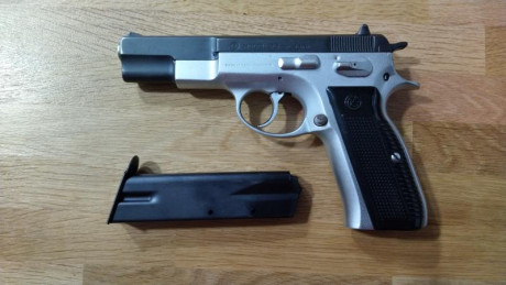 Se vende CZ 75  guiada en f la compré por tener un arma de doble acción.con signos de uso pero en buen 00
