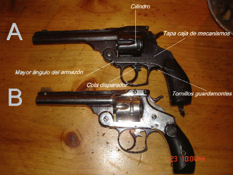 Hola buenas:Alguien me puede confirmar si el revólver de la parte superior (A) es un Smith&Wesson.
En 00