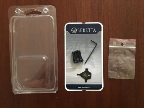 Alza Lpa original de beretta comprada para 92FS, tiene una muesca en la parte superior derecha como se 02