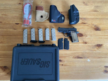 Vendo,, en perfecto estado.

se incluyen todos los accesorios de la fotografía.

 calibre 9 mm corto, 02