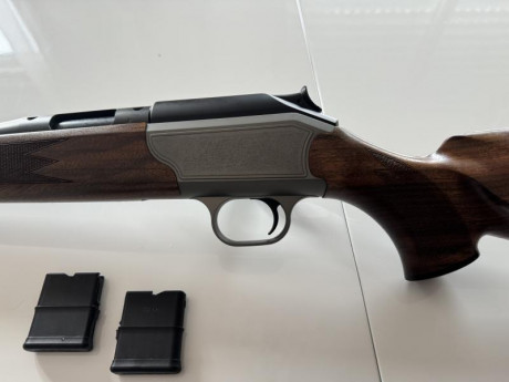 Se vende Blaser 93 nuevo, solo estrenado con dos cargadores y estuche a estrenar.

 Todo 1950 € . Se compró 01