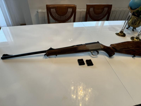 Se vende Blaser 93 nuevo, solo estrenado con dos cargadores y estuche a estrenar.

 Todo 1950 € . Se compró 11