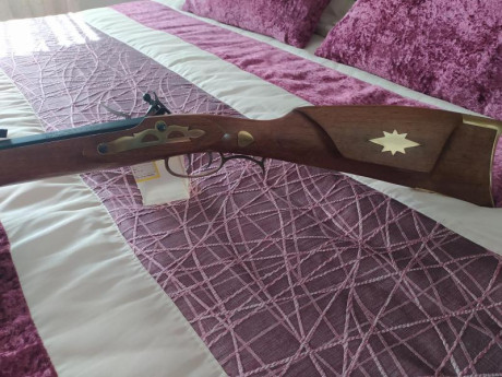 Se vende rifle de chispa Pensylvania de Ardesa Calibre 50 1/66.

Como se puede apreciar en las fotos, 11
