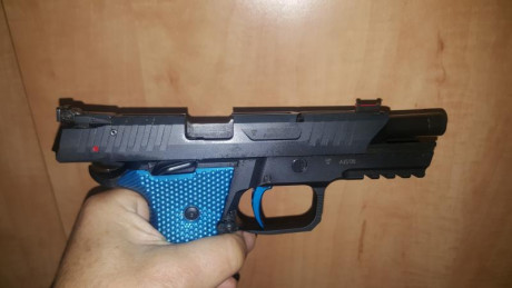  Venta de pistola AREX Rex Alpha. 9 mm P.: 1200 € 

- Tres juegos de cachas (uno de ellos en aluminio)
- 00