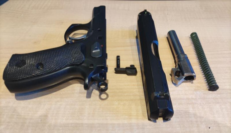 Vendo CZ 75 Compact 9 mm luger, 500 euros prácticamente nueva.
Guia de pertenencia de arma de concurso.
Comprada 02