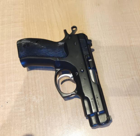 Vendo CZ 75 Compact 9 mm luger, 500 euros prácticamente nueva.
Guia de pertenencia de arma de concurso.
Comprada 01