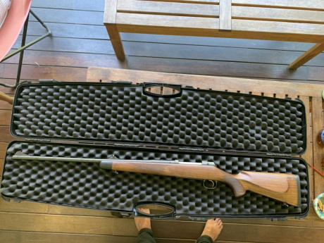 Hola a todos!
Pongo en venta mi  Mauser M03 en calibre 300 WIN  con sus monturas originales. 
Lo compré 00