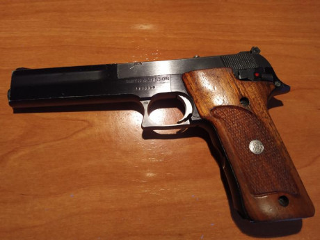 Vendo pistola Smith & Wesson 422 en perfecto estado y funcionamiento con aguja percutora reforzada 02