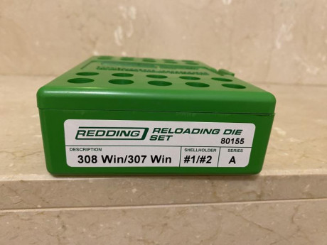 Juego de dies redding sin estrenar. No se han llegado a usar. Están a estreno. 
50€ los portes a cargo 01