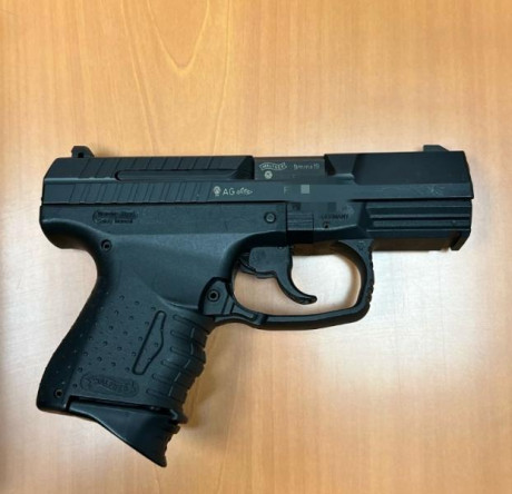 Buenas tardes. Amigo vende por no usar , Walther P99c cal 9mm junto con dos cargadores . Tiene realizados 01
