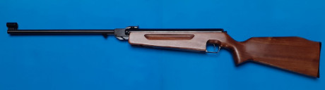 Vendo carabina muelle 4.5 mm CZ modelo Slavia 634, está prácticamente nueva, por no utilizar. Incluye 02