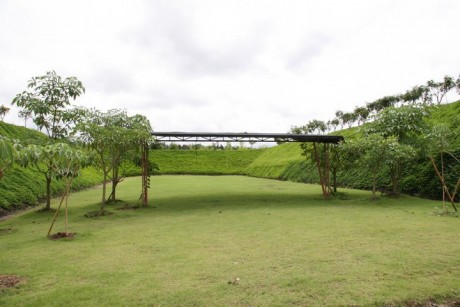 Despues de mucho darle vueltas por fin he localizado los campos de IPSC con sus marquesinas, si es así 00