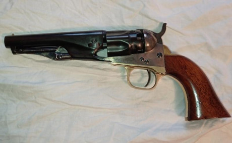 Colt Police 1862 cal.36 Aldo Uberti, está guiado en AE, lo doy con la llave para desmontar las chimeneas 02