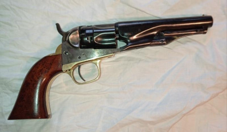 Colt Police 1862 cal.36 Aldo Uberti, está guiado en AE, lo doy con la llave para desmontar las chimeneas 01