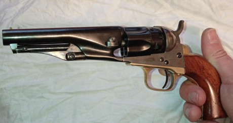 Colt Police 1862 cal.36 Aldo Uberti, está guiado en AE, lo doy con la llave para desmontar las chimeneas 11