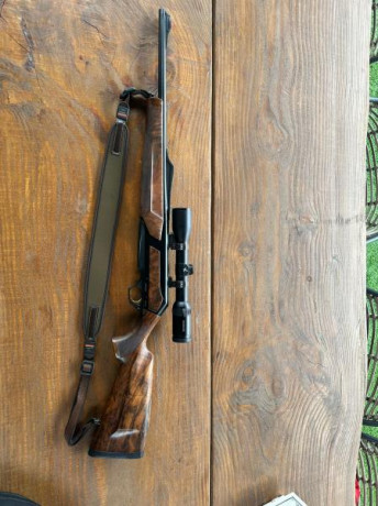 Hola a todos,

SE VENDE:

 *BROWNING BAR ZENITH PRESTIGE WOOD.* 
Con maderas de grado, calibre 30/06.
- 01