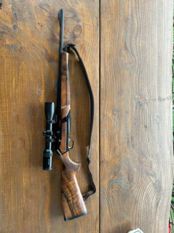 Hola a todos,

SE VENDE:

 *BROWNING BAR ZENITH PRESTIGE WOOD.* 
Con maderas de grado, calibre 30/06.
- 00