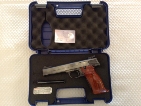 Retirada de la venta.

Las pistolas S&W, creadas con materiales de muy alta calidad, aceros inoxidables, 01
