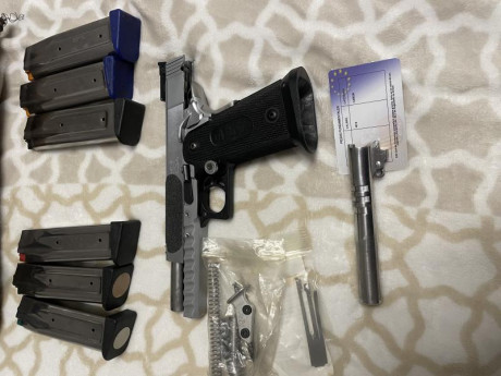 La pistola se encuentra en Córdoba se vende para aligerar el armero funciona perfectamente se vende con 01