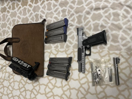 La pistola se encuentra en Córdoba se vende para aligerar el armero funciona perfectamente se vende con 00