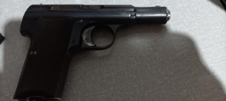 Vendo Astra 300 guiada en F con un cargador bien cuidada por el precio 400€ con envío incluido el arma 00