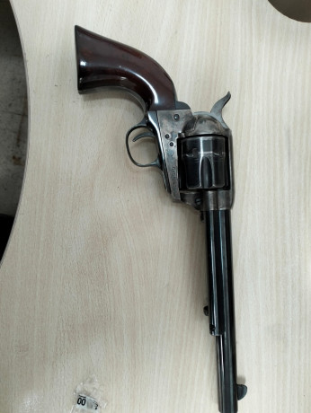 se vende este cattleman de 7,1/2 en 45 colt , muy pocos tiros , el arma esta en asturias y el precio es 01