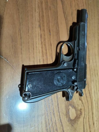 se vende pistola star IN calibre 9 corto , en muy buen estado , guiada en F y esta en Asturias 
precio 01