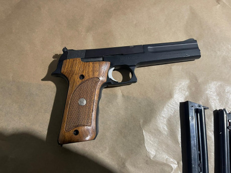 Saludos a todos  ,  vende un buen amigo está 422  en muy buen estado , por dejar el tiro con arma corta 01