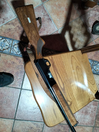 escopeta browning 2000 , en muy buen estado , funcionando perfectamente , el arma esta en Asturias y el 01