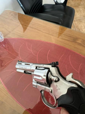 Vendo Colt Python 357, 4" revisado y en perfecto estado,pido 599€ puesto en intervención. 91