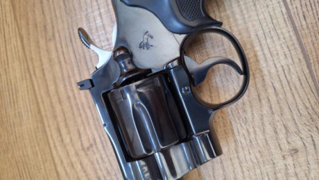 Buenas a todos,

Pongo a la venta esta joya, se trata de un COLT PYTHON con cañón de 6"  calibre 02